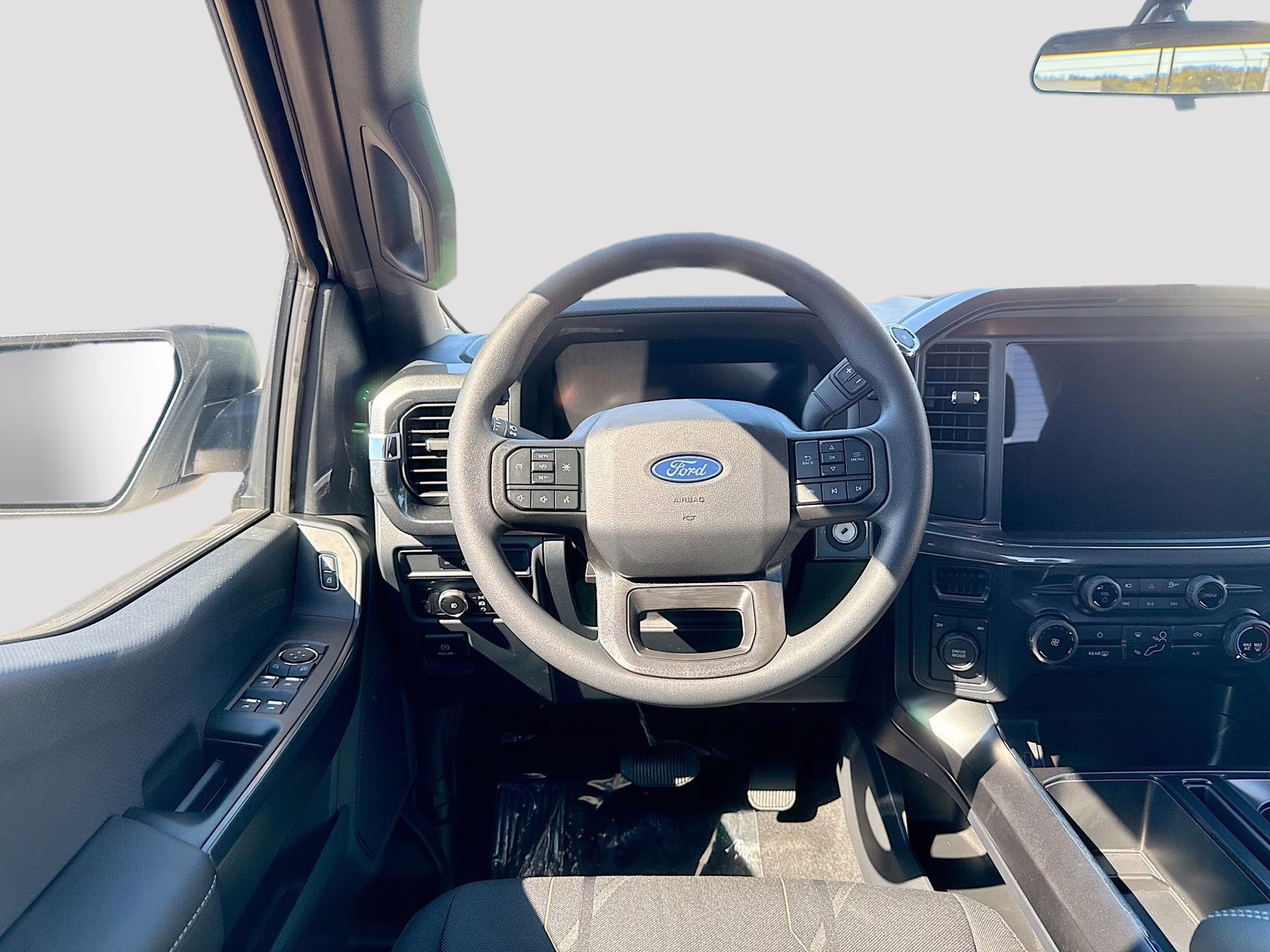 2025 Oxford White Ford F-150 STX 4X4 Truck