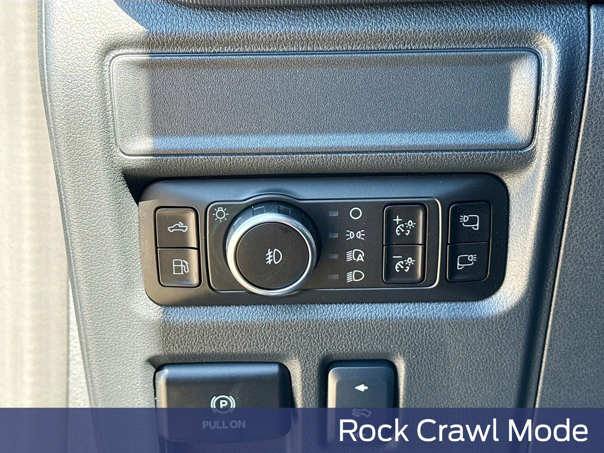 2025 Agate Black Metallic Ford F-150 Lariat 4X4 Truck