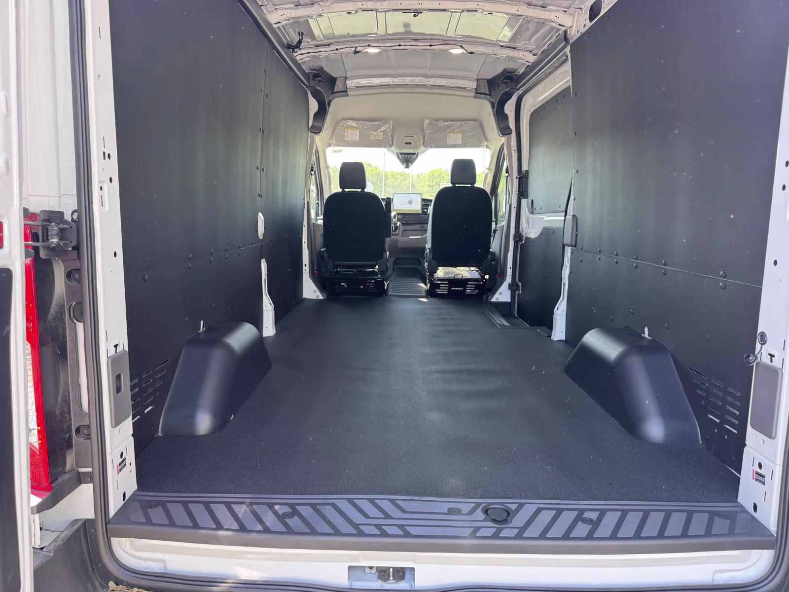 2026 Oxford White Ford Transit Cargo Van T-250 148 Med Rf 9150 GVWR RWD RWD Van