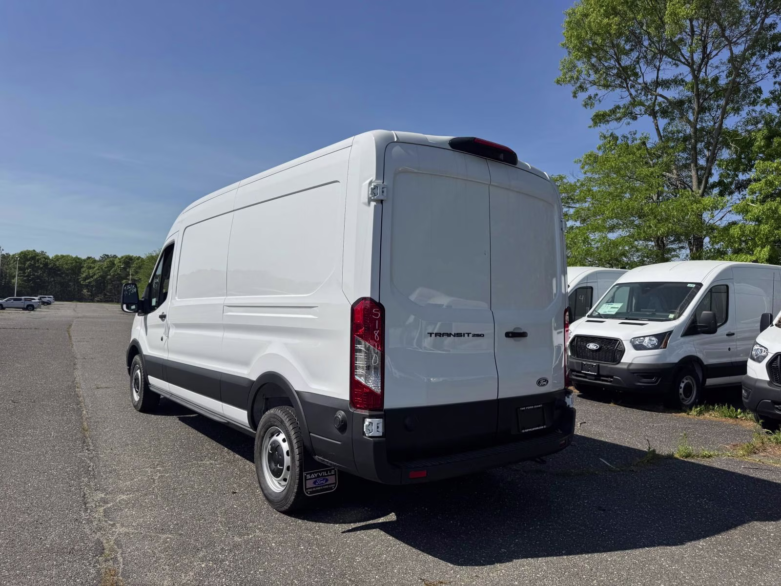 2026 Oxford White Ford Transit Cargo Van T-250 148 Med Rf 9150 GVWR RWD RWD Van