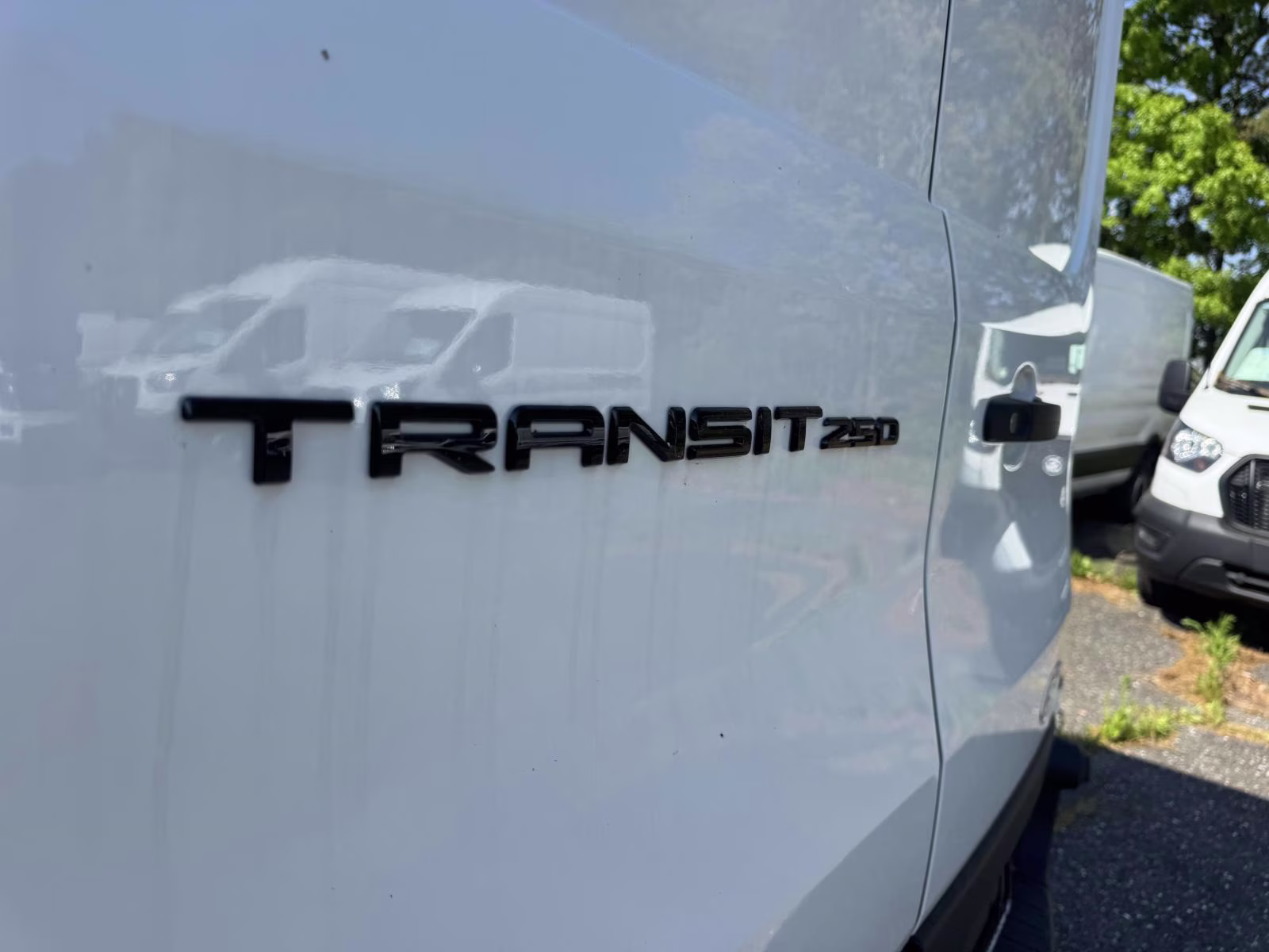 2026 Oxford White Ford Transit Cargo Van T-250 148 Med Rf 9150 GVWR RWD RWD Van