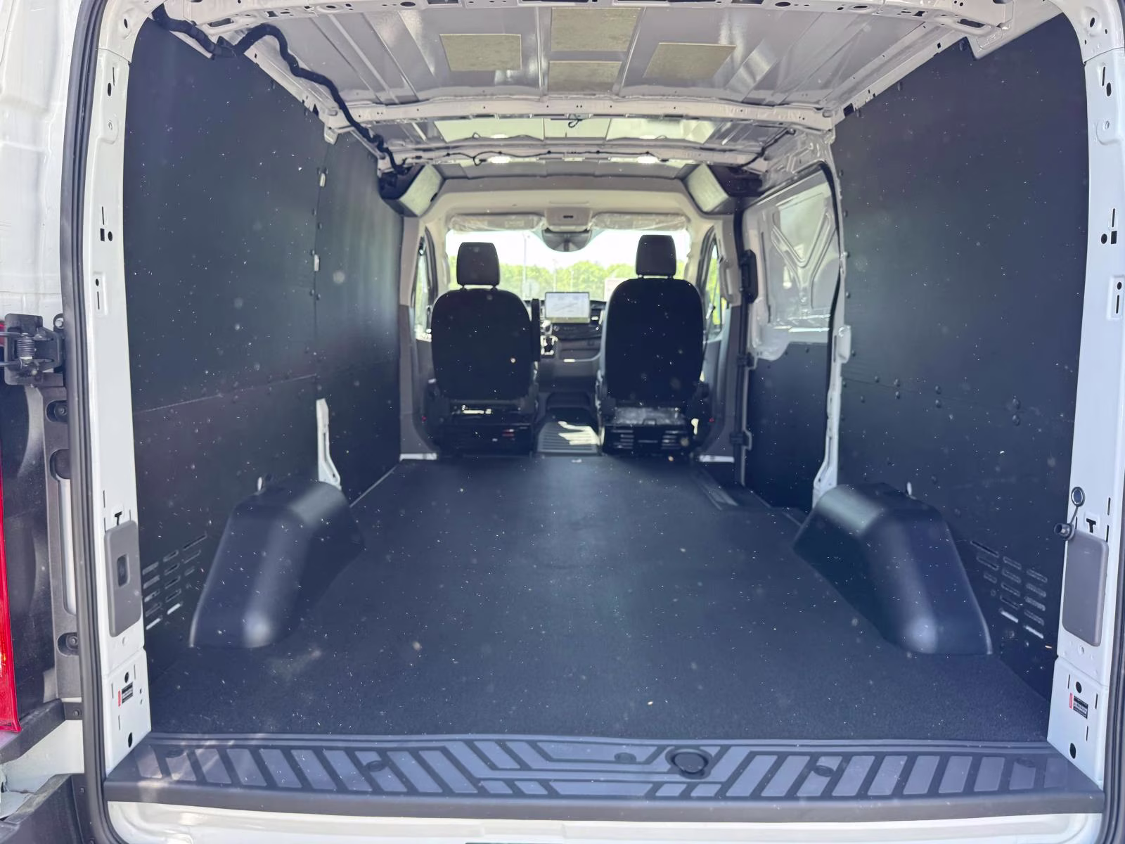 2026 Oxford White Ford Transit Cargo Van T-250 130 Low Rf 9150 GVWR RWD RWD Van