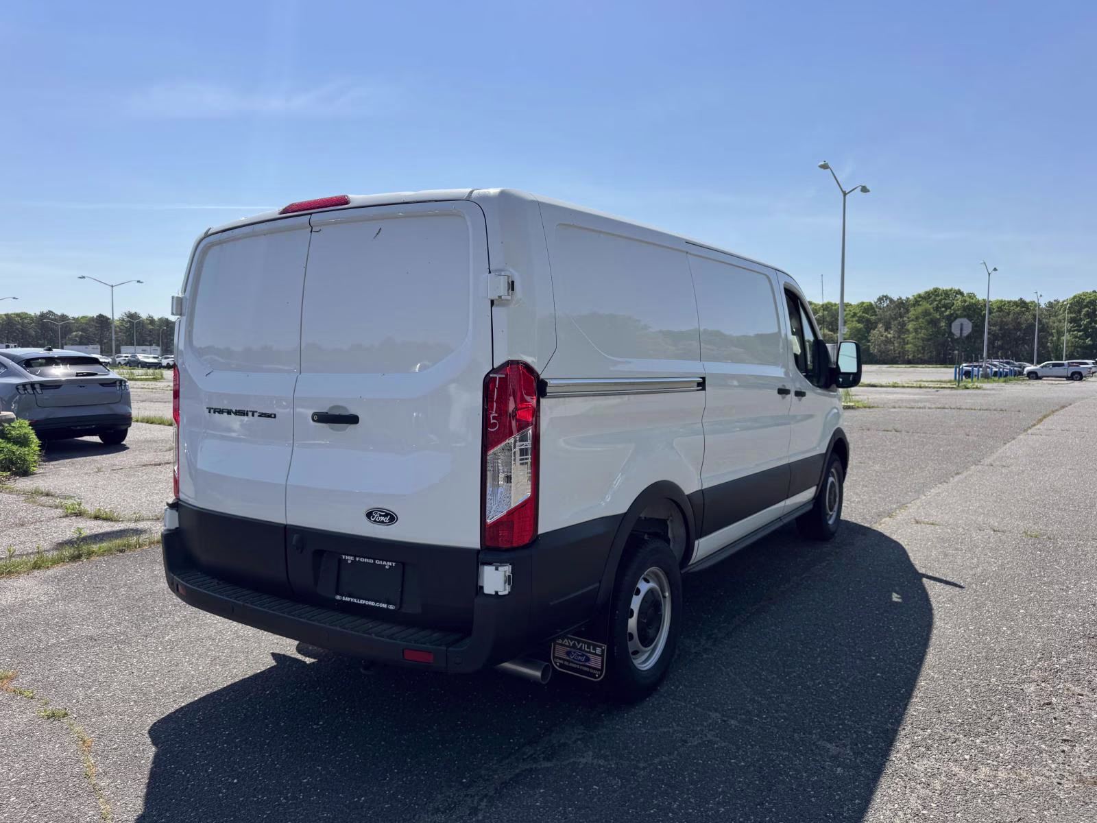 2026 Oxford White Ford Transit Cargo Van T-250 130 Low Rf 9150 GVWR RWD RWD Van