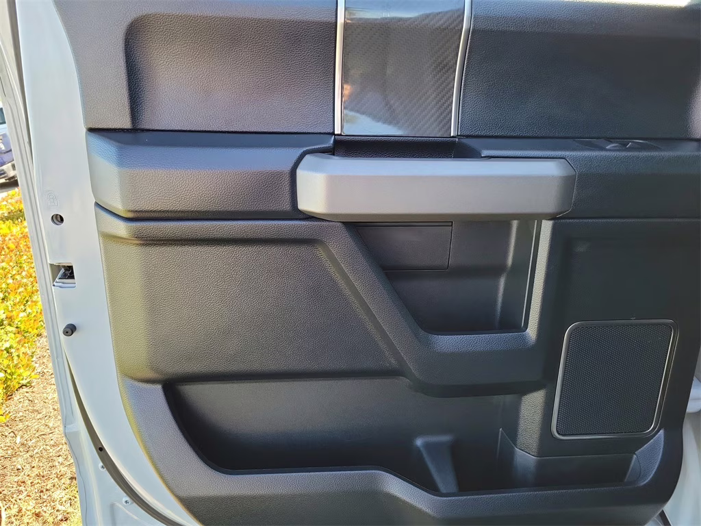 2017 Avalanche Ford F-150 Raptor 4X4 Truck