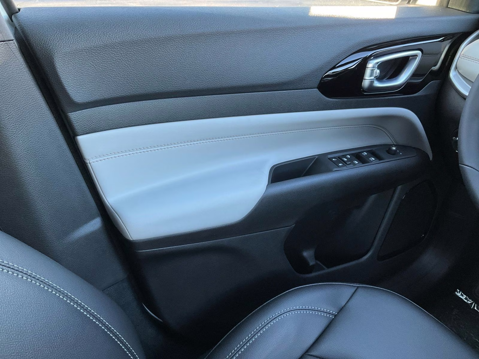 2026 Bright White Clearcoat Jeep Compass Limited 4X4 SUV