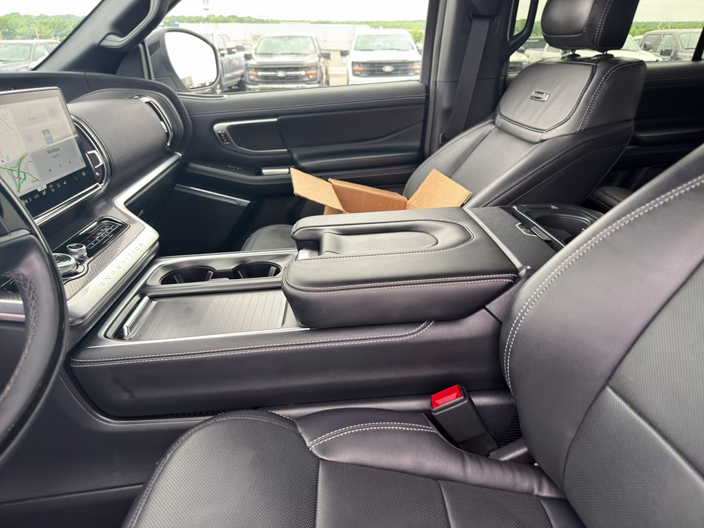 2025 Oxford White Ford Expedition Platinum 4X4 SUV