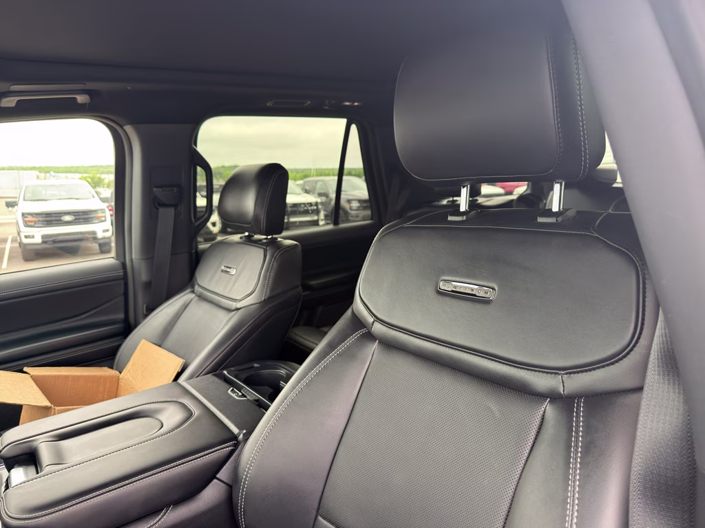 2025 Oxford White Ford Expedition Platinum 4X4 SUV