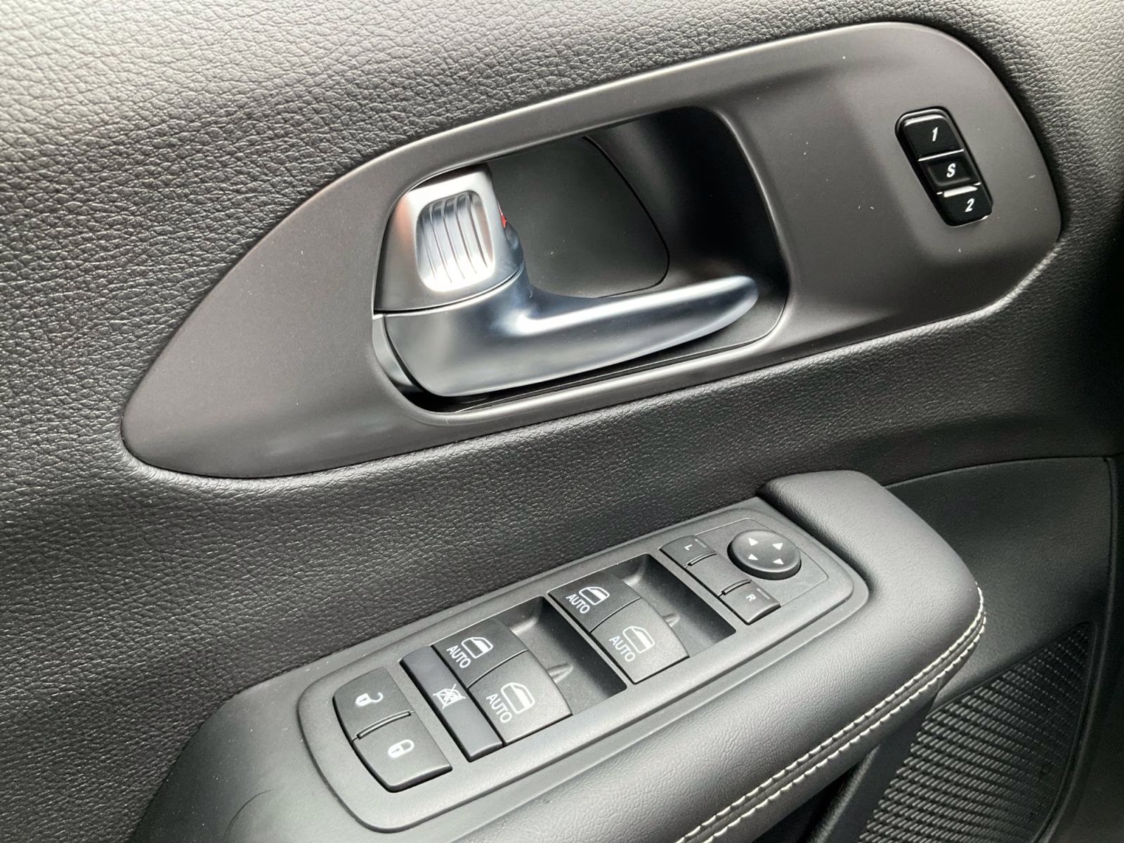 2026 Red Hot Pearlcoat Chrysler Pacifica Select AWD Van