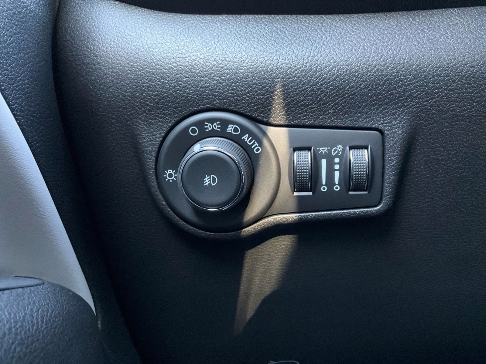 2026 Bright White Clearcoat Jeep Compass Limited 4X4 SUV