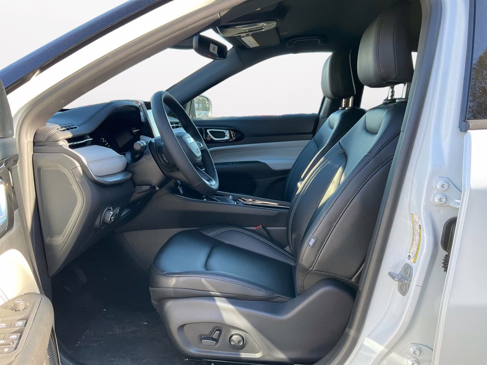 2026 Bright White Clearcoat Jeep Compass Limited 4X4 SUV