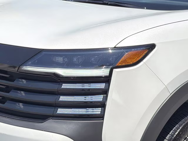 2026 Aspen White Tricoat Nissan Kicks SV FWD SUV