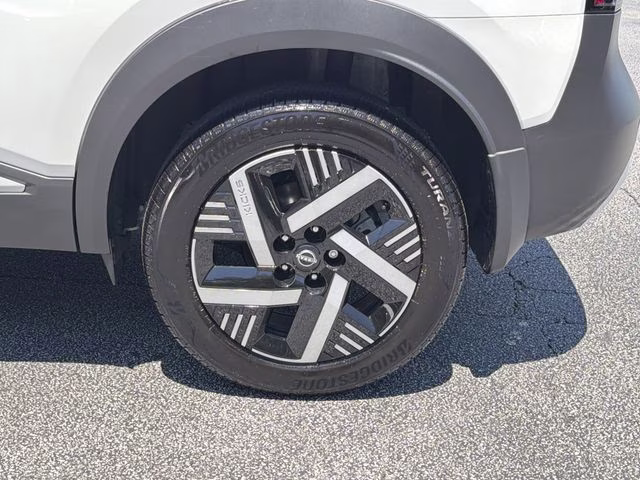 2026 Aspen White Tricoat Nissan Kicks SV FWD SUV
