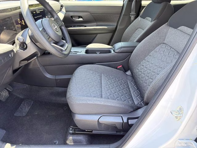 2026 Aspen White Tricoat Nissan Kicks SV FWD SUV