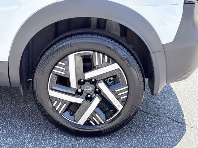 2026 Aspen White Tricoat Nissan Kicks SV FWD SUV