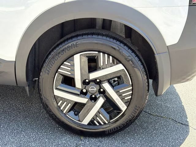 2026 Aspen White Tricoat Nissan Kicks SV FWD SUV