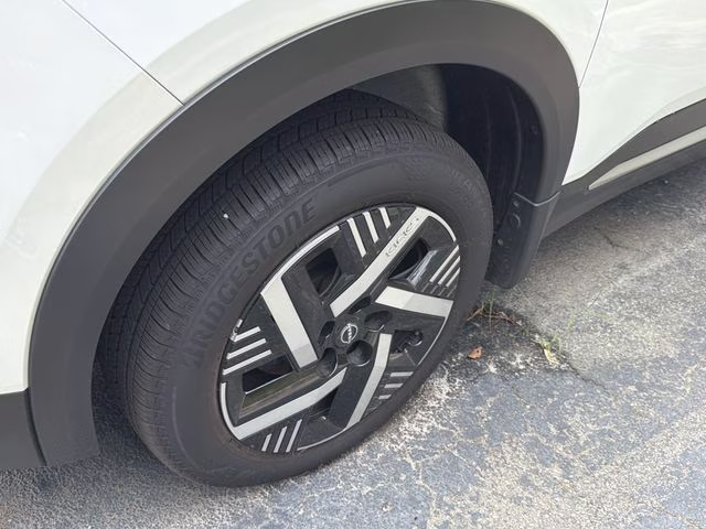 2026 Aspen White Tricoat Nissan Kicks SV FWD SUV