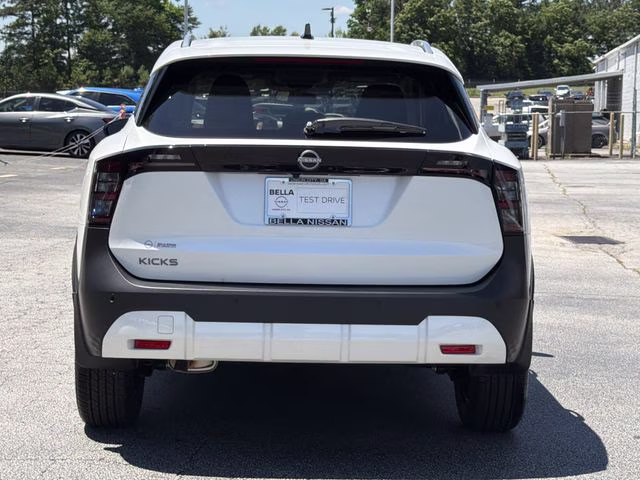 2026 Aspen White Tricoat Nissan Kicks SV FWD SUV