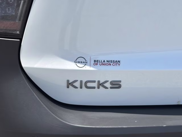 2026 Aspen White Tricoat Nissan Kicks SV FWD SUV