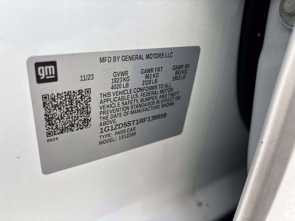 2024 Summit White Chevrolet Malibu LT FWD Sedan