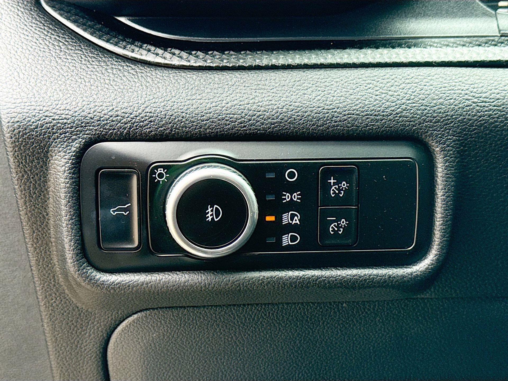 2023 Carbonized Gray Metallic Ford Explorer ST-Line RWD SUV