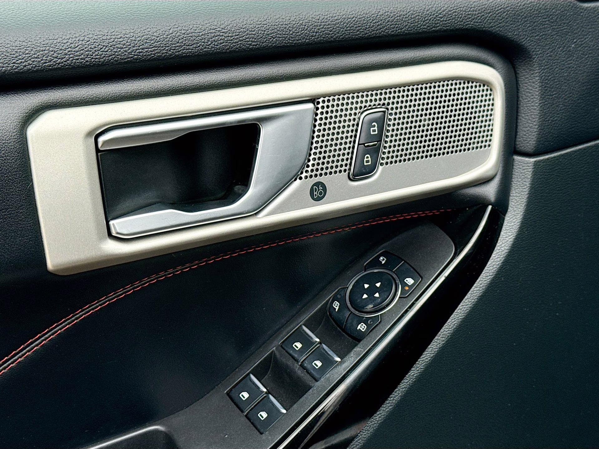 2023 Carbonized Gray Metallic Ford Explorer ST-Line RWD SUV