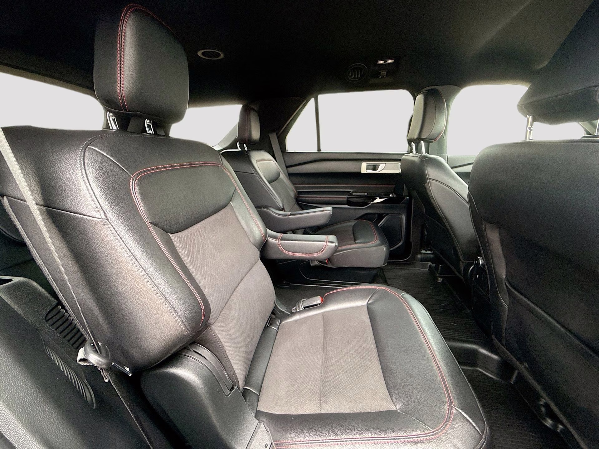 2023 Carbonized Gray Metallic Ford Explorer ST-Line RWD SUV