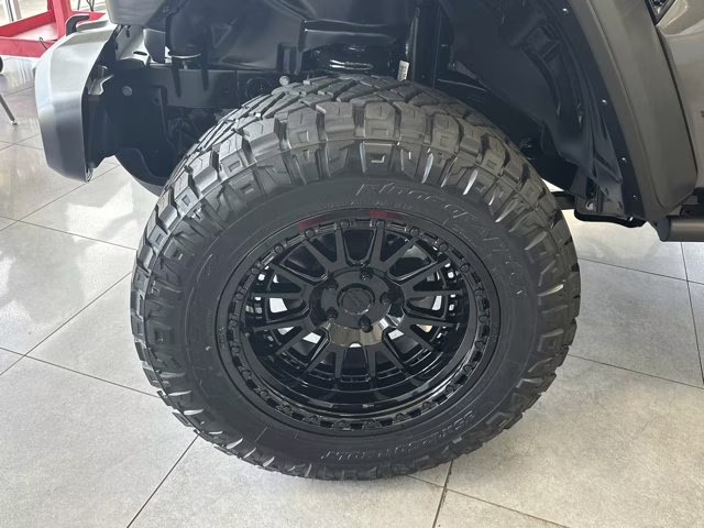 2026 Granite Crystal Metallic Clearcoat Jeep Wrangler Willys 4X4 Convertible