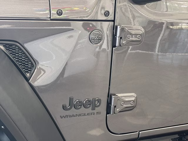 2026 Granite Crystal Metallic Clearcoat Jeep Wrangler Willys 4X4 Convertible