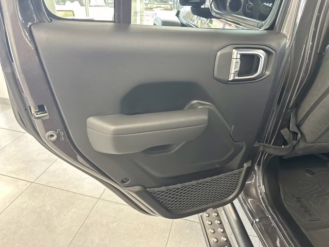 2026 Granite Crystal Metallic Clearcoat Jeep Wrangler Willys 4X4 Convertible