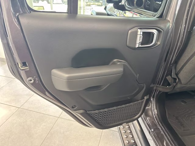 2026 Granite Crystal Metallic Clearcoat Jeep Wrangler Willys 4X4 Convertible