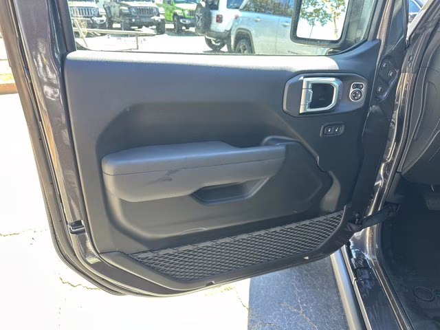 2026 Granite Crystal Metallic Clearcoat Jeep Wrangler Willys 4X4 Convertible