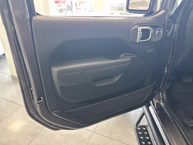 2026 Granite Crystal Metallic Clearcoat Jeep Wrangler Willys 4X4 Convertible