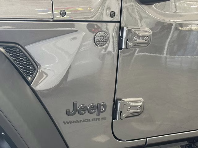 2026 Granite Crystal Metallic Clearcoat Jeep Wrangler Willys 4X4 Convertible