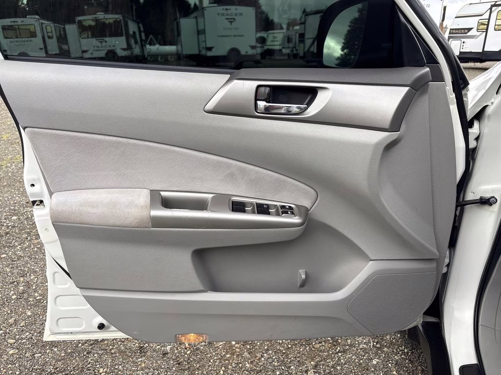 2009 Satin White Pearl Subaru Forester 2.5X AWD SUV