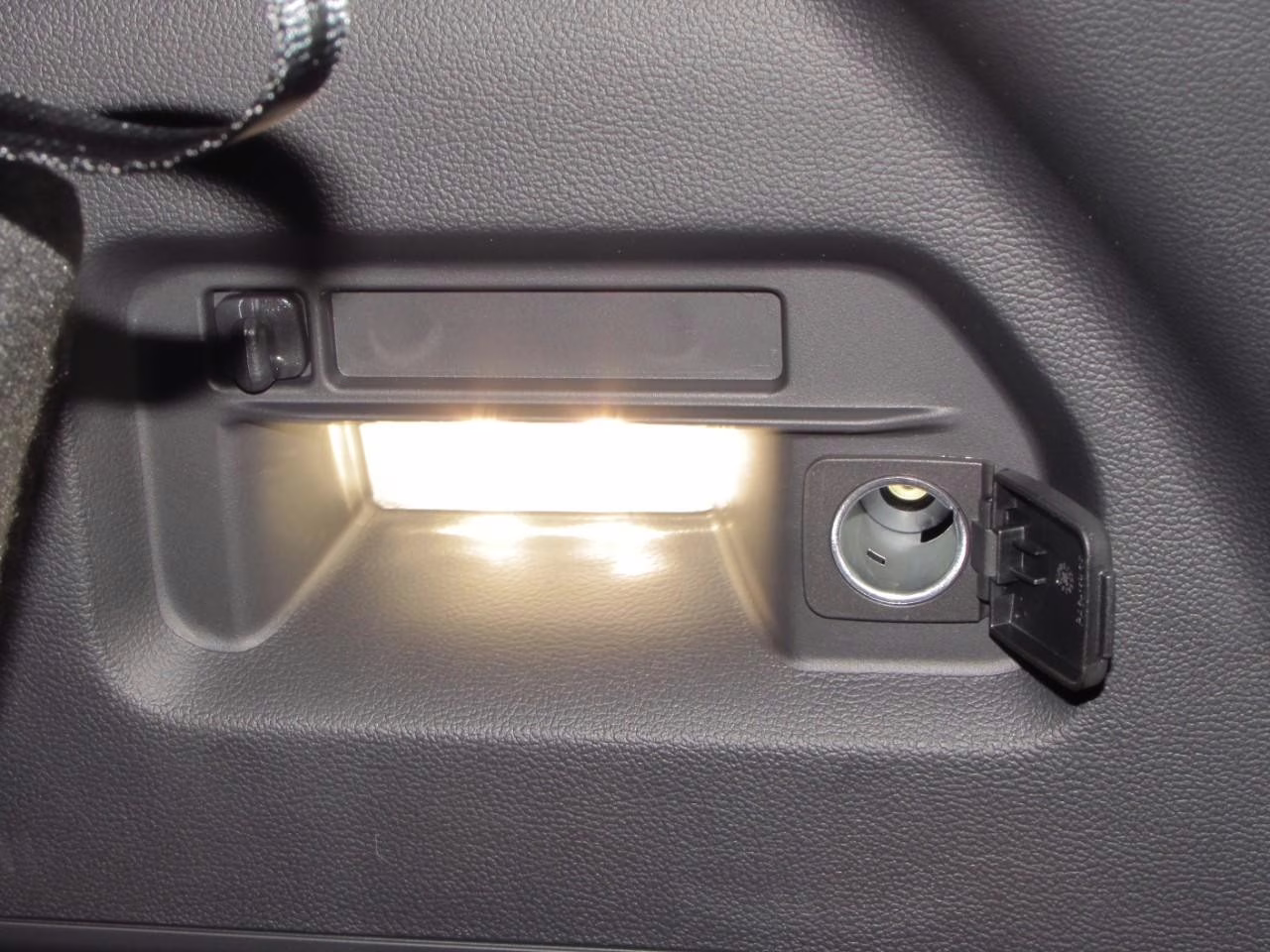 2026 Space Silver Ford Explorer Active 4X4 SUV