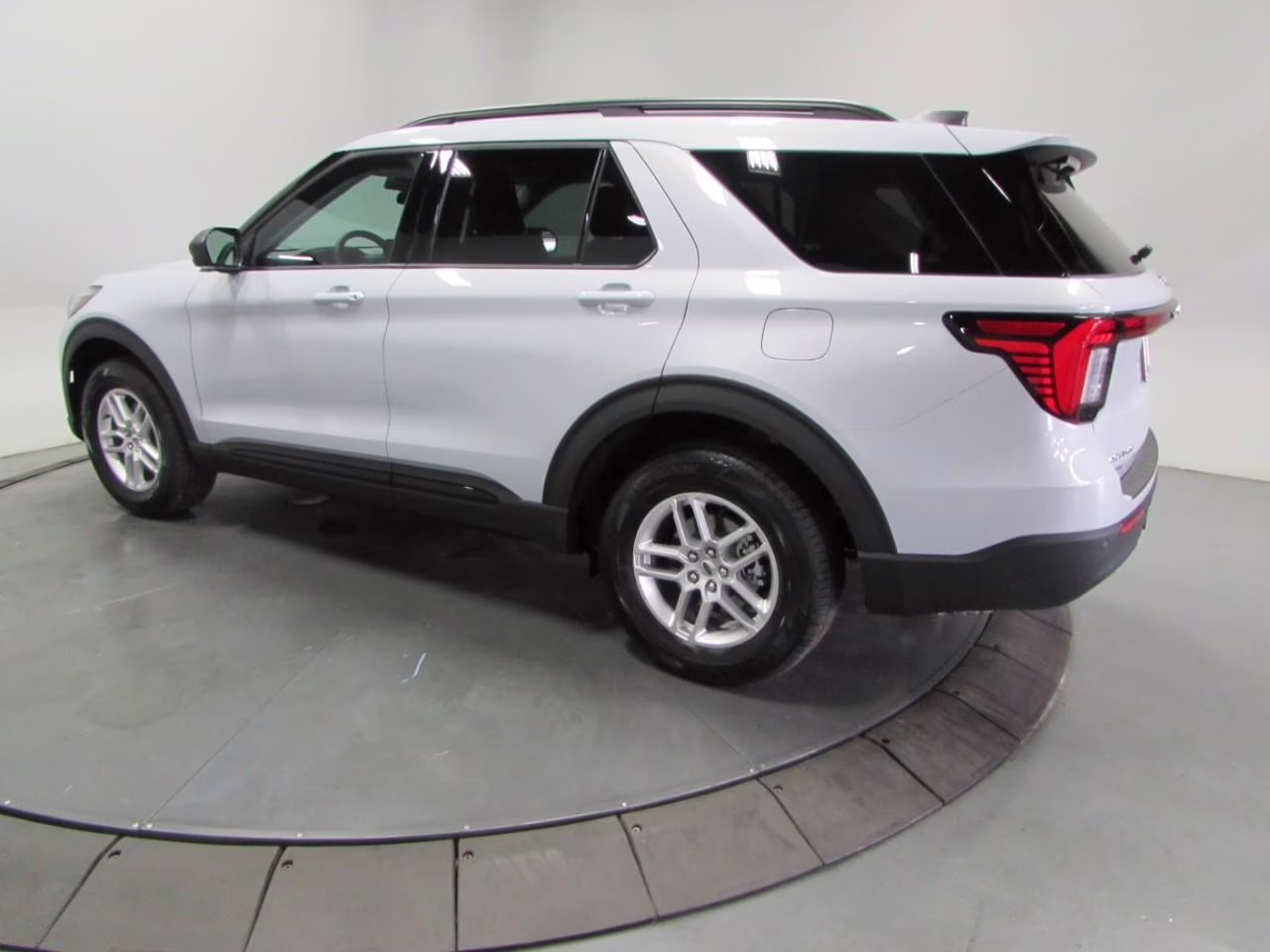 2026 Space Silver Ford Explorer Active 4X4 SUV