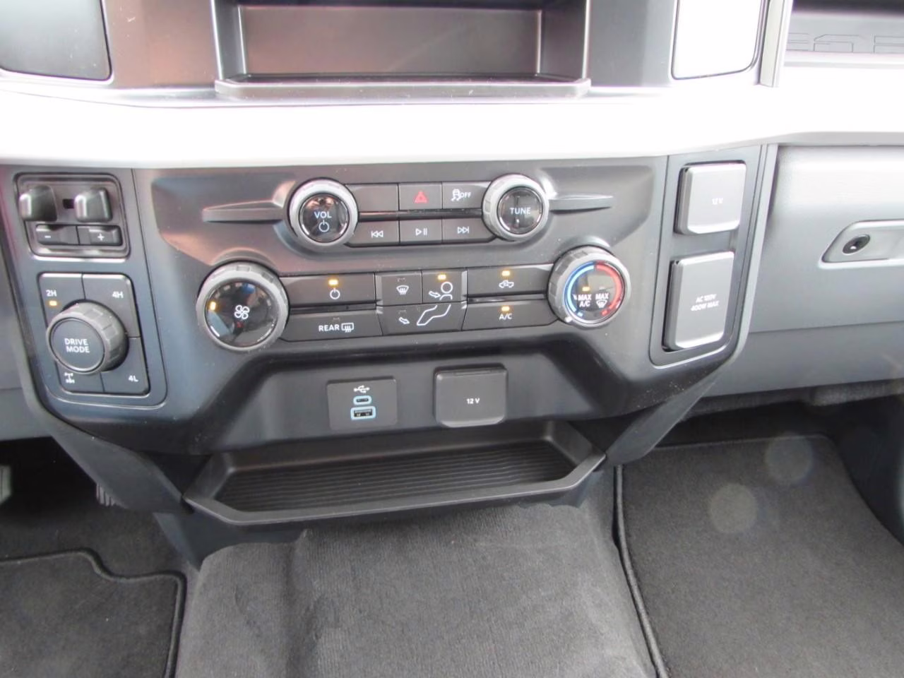 2026 Avalanche Ford Super Duty F-250 SRW XL 4X4 Truck