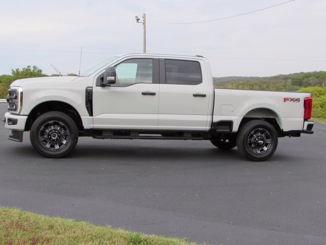 2026 Avalanche Ford Super Duty F-250 SRW XL 4X4 Truck