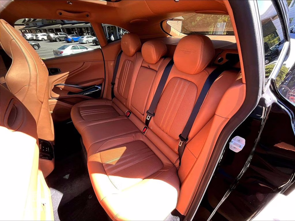 2026 Aston Martin DBX 707 - Photo 10