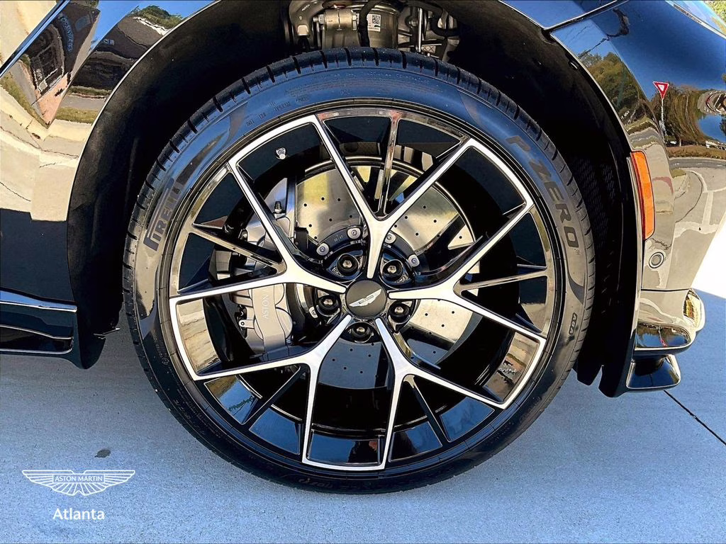 2026 Aston Martin DBX 707 - Photo 16