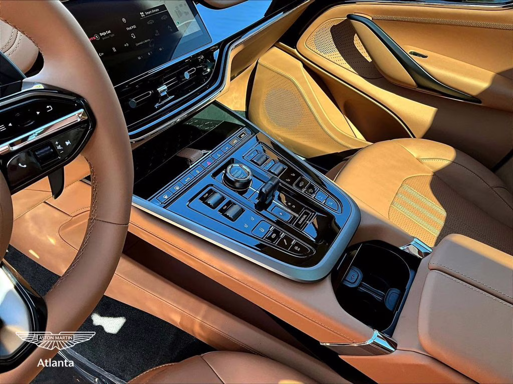 2026 Aston Martin DBX 707 - Photo 8