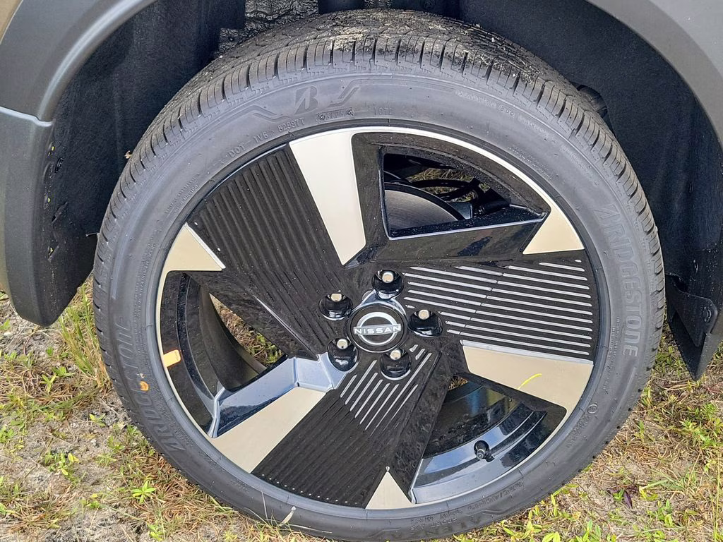 2026 Bronze Metallic Nissan Kicks SR FWD SUV