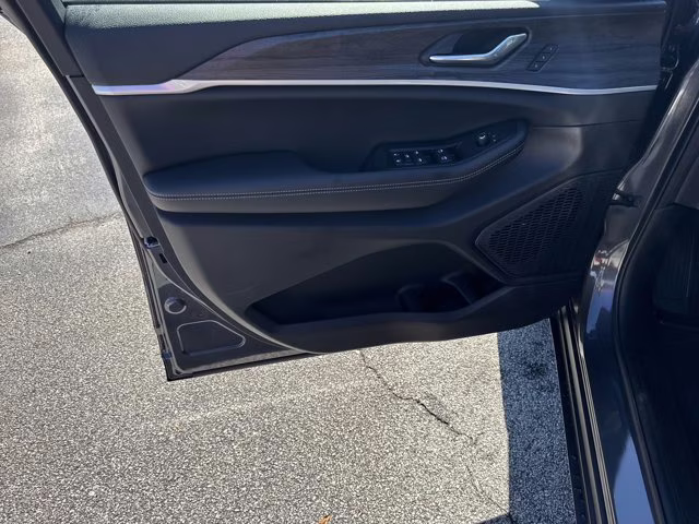 2025 Baltic Gray Metallic Clearcoat Jeep Grand Cherokee L Limited 4X4 SUV