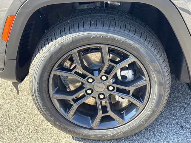 2025 Baltic Gray Metallic Clearcoat Jeep Grand Cherokee L Limited 4X4 SUV