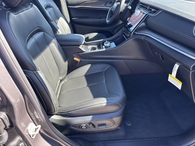 2025 Baltic Gray Metallic Clearcoat Jeep Grand Cherokee L Limited 4X4 SUV