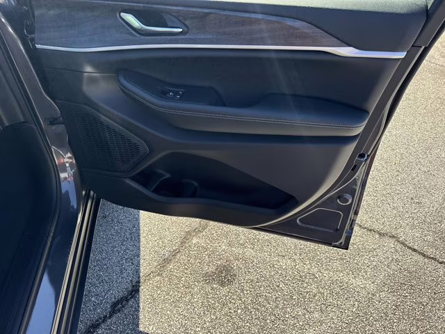 2025 Baltic Gray Metallic Clearcoat Jeep Grand Cherokee L Limited 4X4 SUV