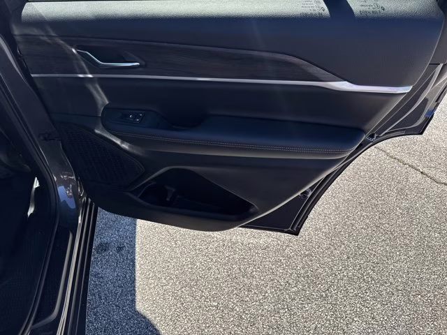 2025 Baltic Gray Metallic Clearcoat Jeep Grand Cherokee L Limited 4X4 SUV