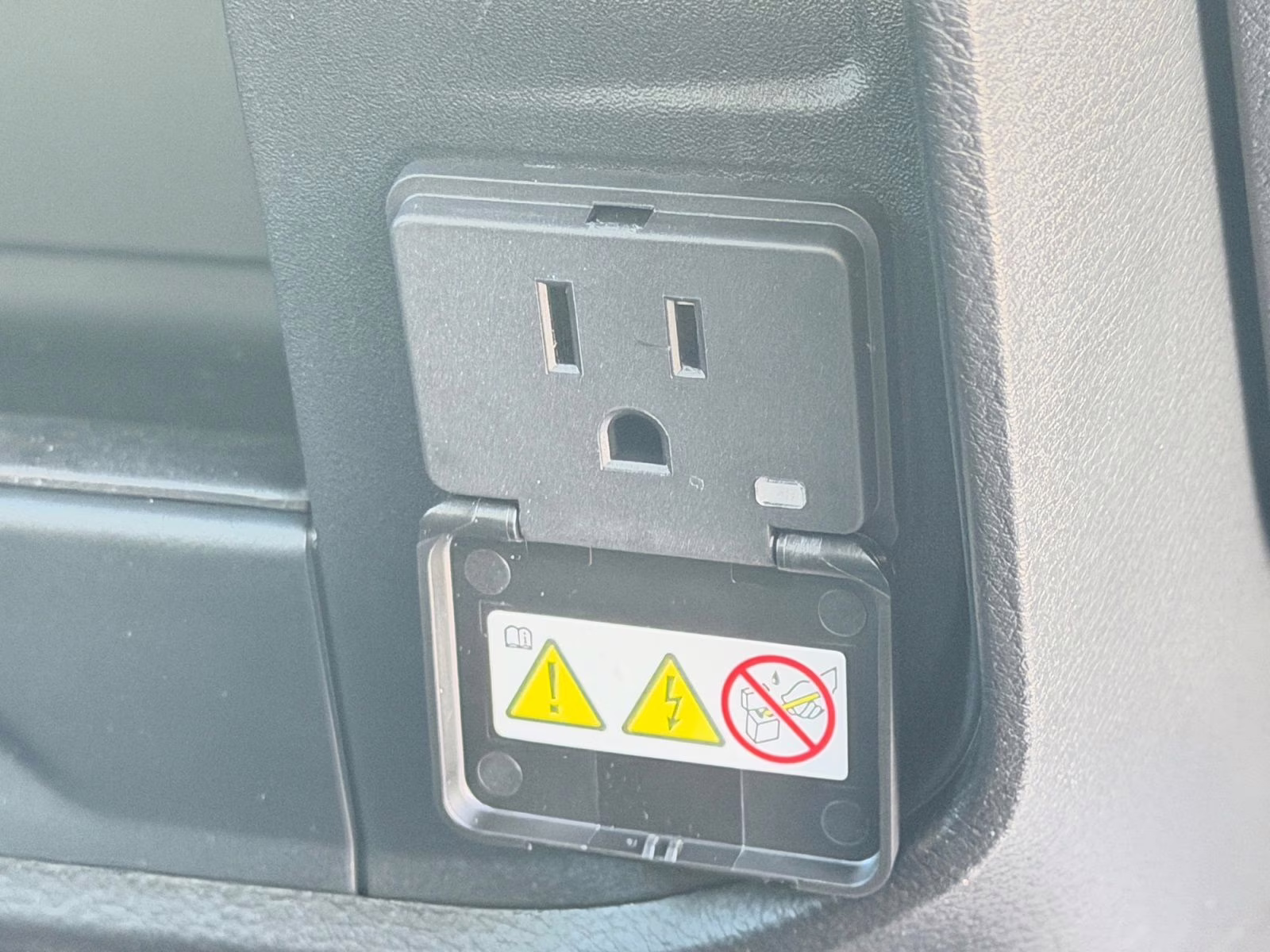 2026 Diamond Black Crystal Pearlcoat Ram 2500 Tradesman 4X4 Truck