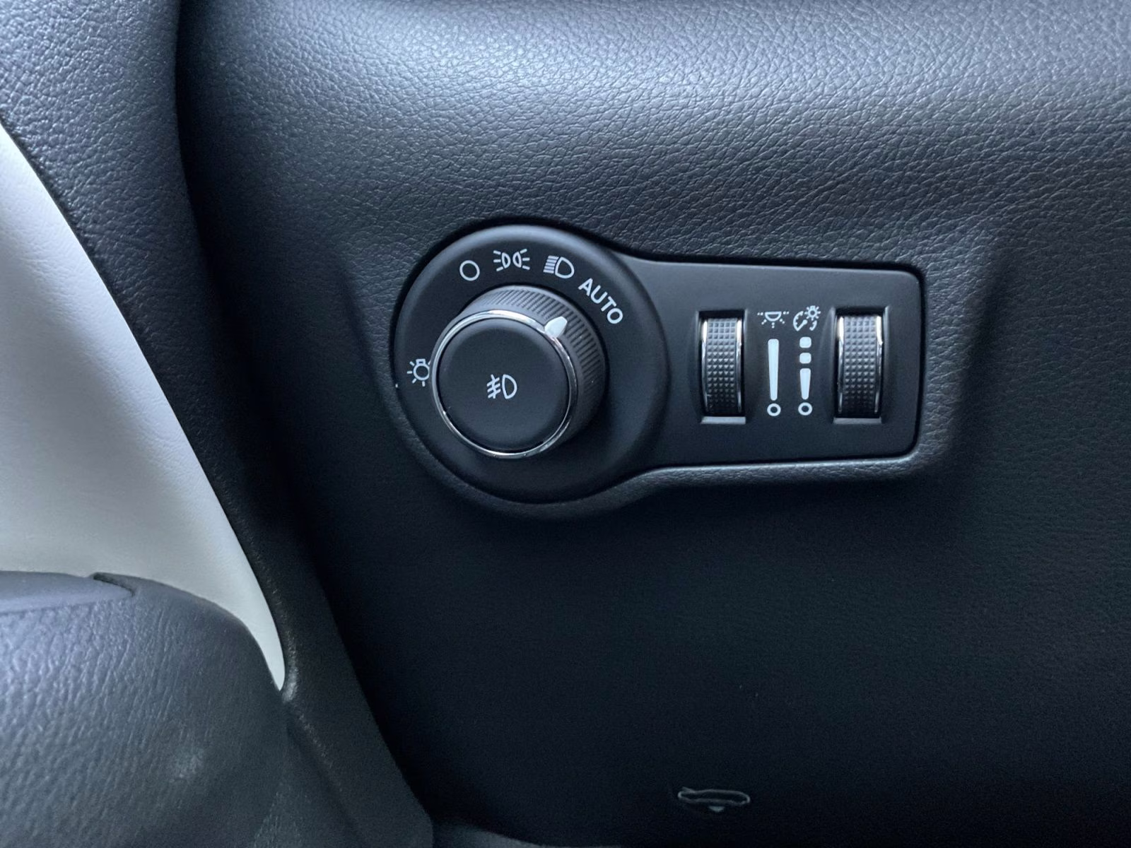 2026 Bright White Clearcoat Jeep Compass Limited 4X4 SUV