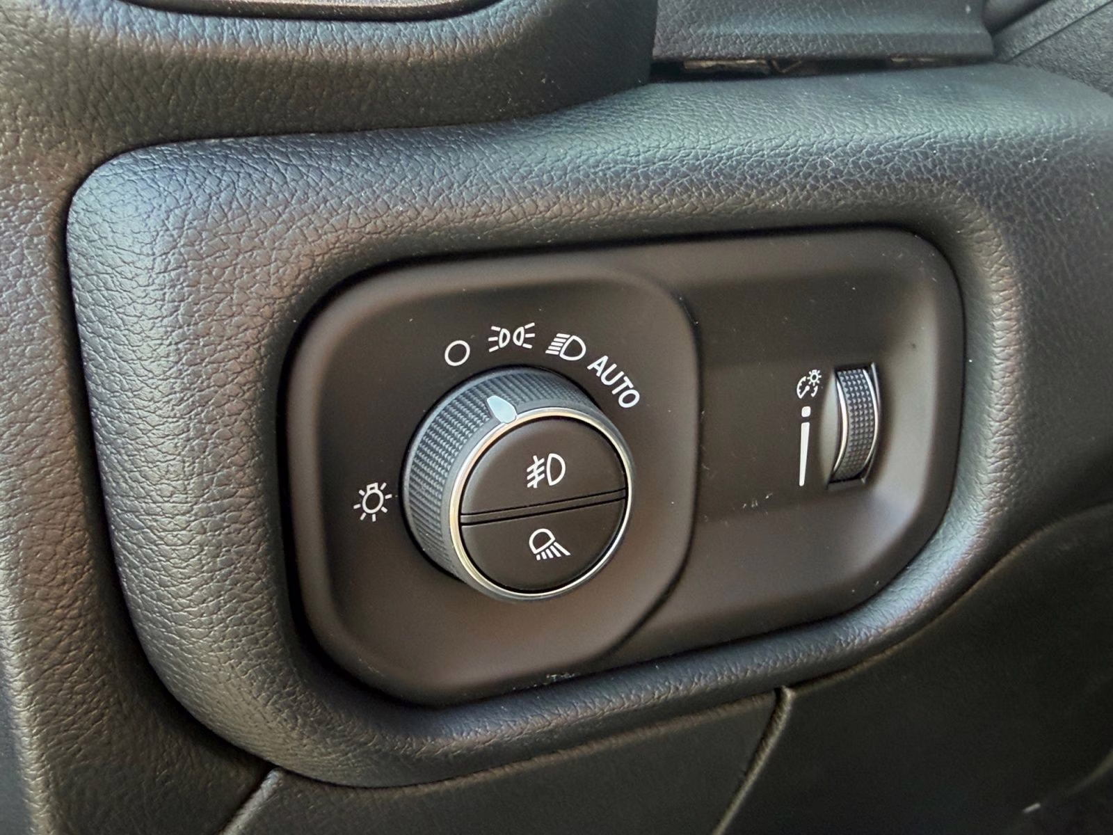 2026 Diamond Black Crystal Pearlcoat Ram 2500 Tradesman 4X4 Truck